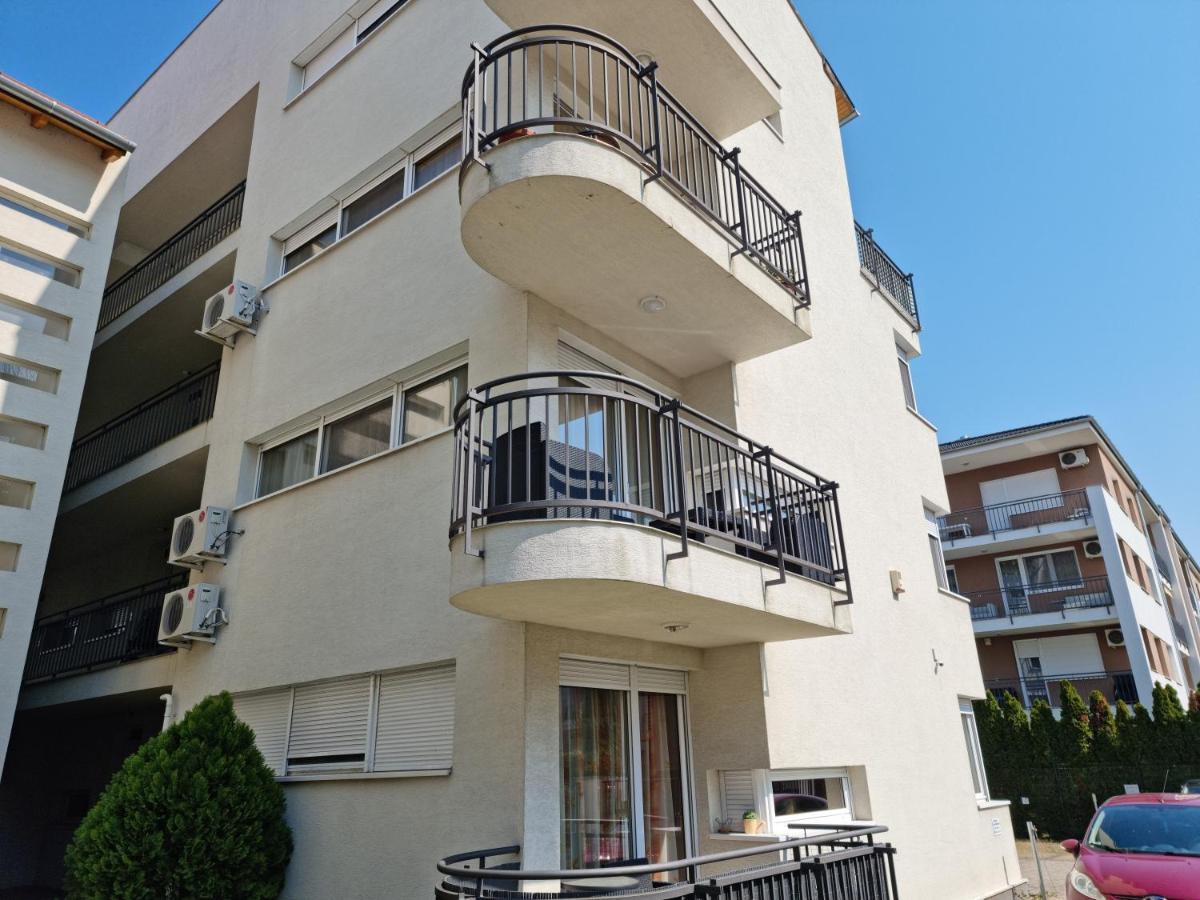 Betti Apartman Siofok Luaran gambar